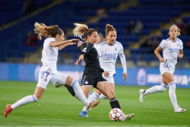 KHARKIV, UKRAINE - 6 Ekim 2021: Birgul Sadkoglu FC Kharkiv - FC Real Madrid arasındaki UEFA Kadınlar Şampiyonlar Ligi karşılaşması