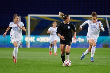 KHARKIV, UKRAINE - 6 Ekim 2021: Birgul Sadkoglu FC Kharkiv - FC Real Madrid arasındaki UEFA Kadınlar Şampiyonlar Ligi karşılaşması
