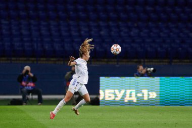 KHARKIV, UKRAINE - 6 Ekim 2021: Olga Carmona UEFA Kadınlar Şampiyonlar Ligi FC Kharkiv - FC Real Madrid maçı