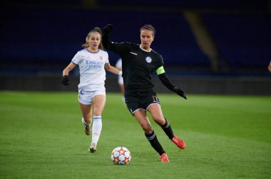 KHARKIV, UKRAINE - 6 Ekim 2021 Daryna Apanaschenko. FC Kharkiv ile FC Real Madrid arasındaki UEFA Kadınlar Şampiyonlar Ligi karşılaşması