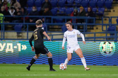 KHARKIV, UKRAINE - 6 Ekim 2021: Nahikari Garca UEFA Kadınlar Şampiyonlar Ligi FC Kharkiv - FC Real Madrid maçı