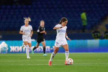 KHARKIV, UKRAINE - 6 Ekim 2021: Lorena Navarro FC Kharkiv - FC Real Madrid arasındaki UEFA Kadınlar Şampiyonlar Ligi maçı sırasında