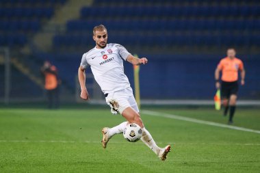 KHARKIV, UKRAINE - 31 Ekim 2021: Ukrayna Premiere Ligi FC Metalist-1925 Kharkiv - FC Zorya Luhansk maçı