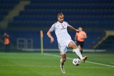 KHARKIV, UKRAINE - 31 Ekim 2021: Ukrayna Premiere Ligi FC Metalist-1925 Kharkiv - FC Zorya Luhansk maçı