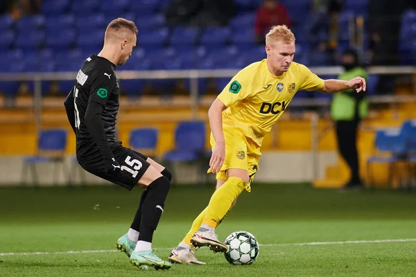 KHARKIV, UKRAINE - 1 Kasım 2021: Ukrayna PFL FC Metal Alianlara karşı futbol maçı