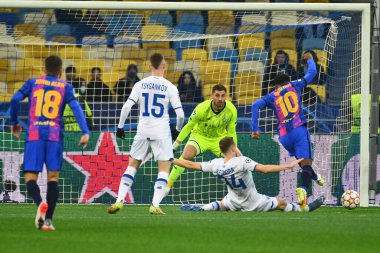 KYIV, UKRAINE - 2 Kasım 2021 Heorhiy Bushchan. UEFA Şampiyonlar Ligi FC Dinamo Kyiv, FC Barcelona 'ya karşı.