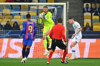 KYIV, UKRAINE - 2 Kasım 2021 Heorhiy Bushchan. UEFA Şampiyonlar Ligi FC Dinamo Kyiv, FC Barcelona 'ya karşı.