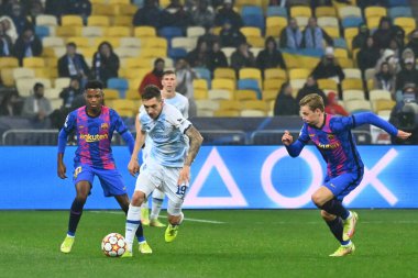 KYIV, UKRAINE - 2 Kasım 2021, Denys Harmash saldırıyor. UEFA Şampiyonlar Ligi FC Dinamo Kyiv, FC Barcelona 'ya karşı.