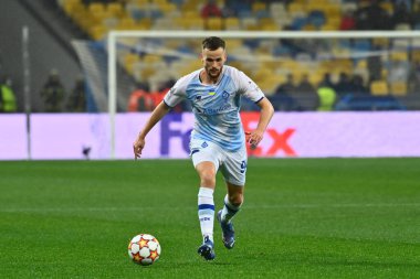 KYIV, UKRAINE - 2 Kasım 2021: Tomasz K? UEFA Şampiyonlar Ligi FC Dinamo Kyiv, FC Barcelona 'ya karşı.