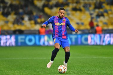 KYIV, UKRAINE - 2 Kasım 2021: Memphis Depay (9). UEFA Şampiyonlar Ligi FC Dinamo Kyiv, FC Barcelona 'ya karşı.