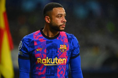KYIV, UKRAINE - 2 Kasım 2021: Memphis Depay (9). UEFA Şampiyonlar Ligi FC Dinamo Kyiv, FC Barcelona 'ya karşı.