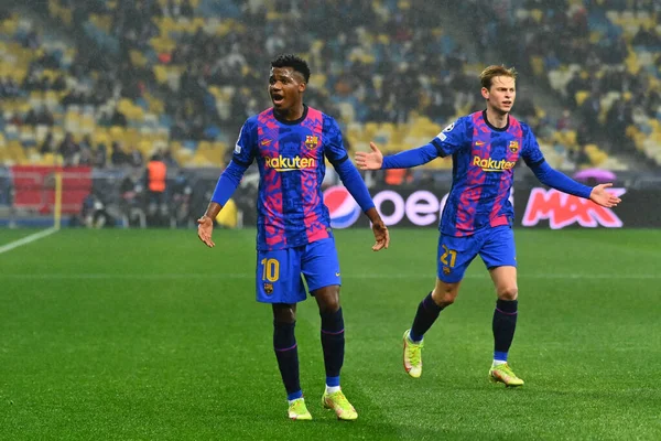 KYIV, UKRAINE - 2 Kasım 2021: Ansu Fati (10). UEFA Şampiyonlar Ligi FC Dinamo Kyiv, FC Barcelona 'ya karşı.
