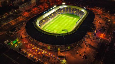 KHARKIV, UKRAINE - 24 Ekim 2021: Metalist stadyum gece ışıkları 