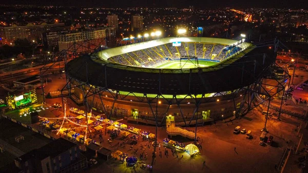 Kharkiv Ukraine Październik 2021 Metaliczny Stadion Nocnych Światłach Miasta — Zdjęcie stockowe