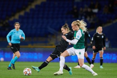 KHARKIV, UKRAINE - NOVEMBER 9, 2021: Heiddis Lillyardottir vs Olha Ovdiychuk Bayanlar Şampiyonlar Ligi WFC Kharkiv vs WFC Breidablik 