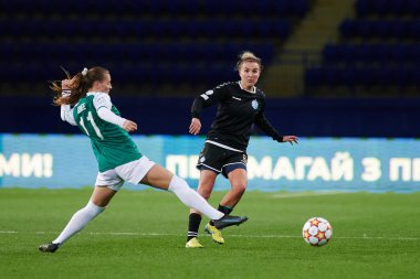 KHARKIV, UKRAINE - 9 Kasım 2021: Bayanlar Şampiyonlar Ligi WFC Kharkiv-WFC Breidablik maçında Olha Basanska 