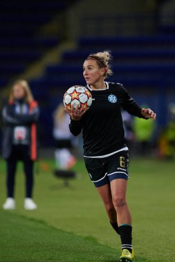 KHARKIV, UKRAINE - 9 Kasım 2021: Bayanlar Şampiyonlar Ligi WFC Kharkiv-WFC Breidablik maçında Olha Basanska 