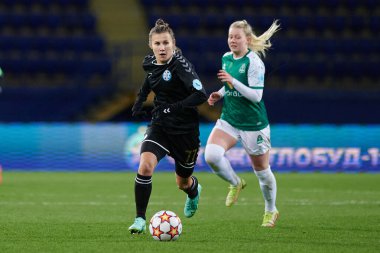 KHARKIV, UKRAINE - 9 Kasım 2021: Bayanlar Şampiyonlar Ligi WFC Kharkiv-WFC Breidablik maçı sırasında Olha Ovdiychuk 