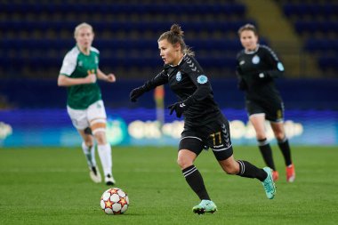 KHARKIV, UKRAINE - 9 Kasım 2021: Bayanlar Şampiyonlar Ligi WFC Kharkiv-WFC Breidablik maçı sırasında Olha Ovdiychuk 