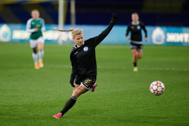 KHARKIV, UKRAINE - 9 Kasım 2021: Bayanlar Şampiyonlar Ligi WFC Kharkiv-WFC Breidablik maçında Ganna Voronina 