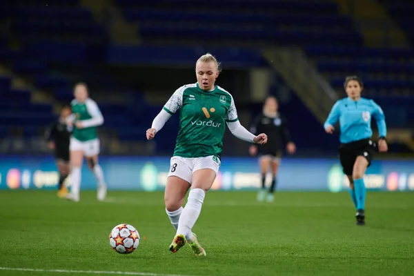 KHARKIV, UKRAINE - 9 Kasım 2021: Kristin Dis Arnadottir Bayanlar Şampiyonlar Ligi WFC Kharkiv-WFC Breidablik maçı sırasında 