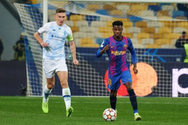 KYIV, UKRAINE - 2 Kasım 2021: Ansu Fati (10). UEFA Şampiyonlar Ligi FC Dinamo Kyiv, FC Barcelona 'ya karşı.