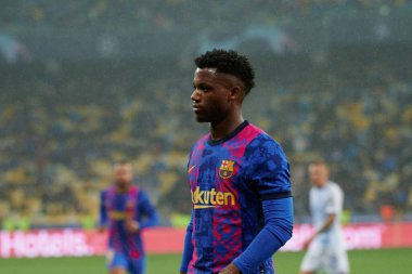 KYIV, UKRAINE - 2 Kasım 2021: Ansu Fati (10). UEFA Şampiyonlar Ligi FC Dinamo Kyiv, FC Barcelona 'ya karşı.