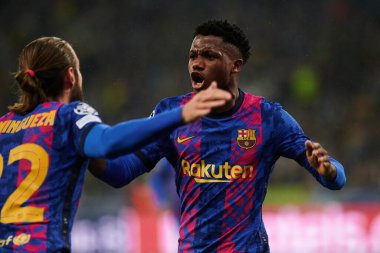 KYIV, UKRAINE - 2 Kasım 2021: Ansu Fati (10). UEFA Şampiyonlar Ligi FC Dinamo Kyiv, FC Barcelona 'ya karşı.