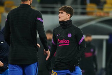 KYIV, UKRAINE - 2 Kasım 2021: Gavi (30). UEFA Şampiyonlar Ligi FC Dinamo Kyiv, FC Barcelona 'ya karşı.