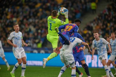KYIV, UKRAINE - 2 Kasım 2021: UEFA Şampiyonlar Ligi FC Dinamo Kyiv - FC Barcelona