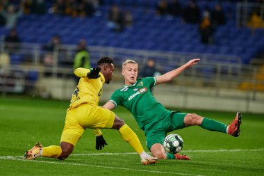 KHARKIV, UKRAINE - 13 Kasım 2021 Brayan Riascos. Ukraynalı PFL Metalist-Prykarpattya futbol karşılaşması