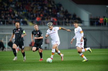 ZAPORIZHZHIA, UKRAINE - 28 Eylül 2021: Carles Perez, Sağ Kanat. UEFA Konferans Ligi FC Zorya Luhansk ile AC Romanları arasındaki karşılaşma