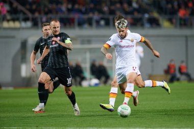 ZAPORIZHZHIA, UKRAINE - 28 Eylül 2021: Carles Perez, Sağ Kanat. UEFA Konferans Ligi FC Zorya Luhansk ile AC Romanları arasındaki karşılaşma