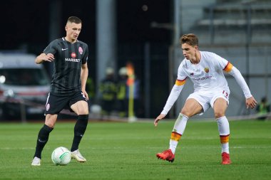 ZAPORIZHZHIA, UKRAINE - 28 Eylül 2021: Riccardo Calafiori (13). UEFA Konferans Ligi FC Zorya Luhansk ile AC Romanları arasındaki karşılaşma