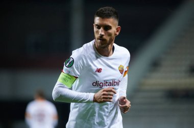 ZAPORIZHZHIA, UKRAINE - 28 Eylül 2021 Lorenzo Pellegrini. UEFA Konferans Ligi FC Zorya Luhansk ile AC Romanları arasındaki karşılaşma