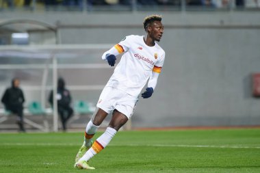 ZAPORIZHZHIA, UKRAINE - 28 Eylül 2021: Tammy Abraham (9). UEFA Konferans Ligi FC Zorya Luhansk ile AC Romanları arasındaki karşılaşma