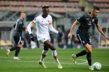ZAPORIZHZHIA, UKRAINE - 28 Eylül 2021: Tammy Abraham (9). UEFA Konferans Ligi FC Zorya Luhansk ile AC Romanları arasındaki karşılaşma