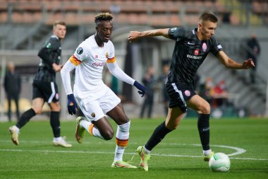 ZAPORIZHZHIA, UKRAINE - 28 Eylül 2021: Tammy Abraham (9). UEFA Konferans Ligi FC Zorya Luhansk ile AC Romanları arasındaki karşılaşma