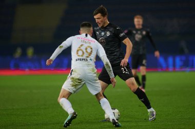 KHARKIV, UKRAINE - 4 Aralık 2021: Ukrayna Premiere Ligi Metalist-1925 Kharkiv-FC Kolos Kovalivka futbol karşılaşması