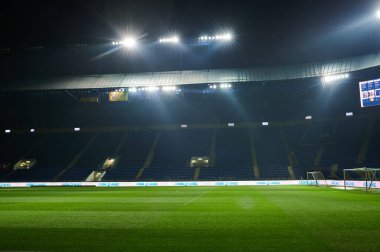 KHARKIV, UKRAINE - 4 Aralık 2021 Metalist Stadyum. Ukrayna Premiere Ligi FC Metalist-1925 Kharkiv FC Kolos Kovalivka 'ya karşı 