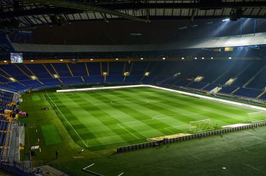 KHARKIV, UKRAINE - 4 Aralık 2021 Metalist Stadyum. Ukrayna Premiere Ligi FC Metalist-1925 Kharkiv FC Kolos Kovalivka 'ya karşı 
