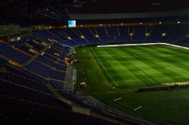 KHARKIV, UKRAINE - 4 Aralık 2021 Metalist Stadyum. Ukrayna Premiere Ligi FC Metalist-1925 Kharkiv FC Kolos Kovalivka 'ya karşı 