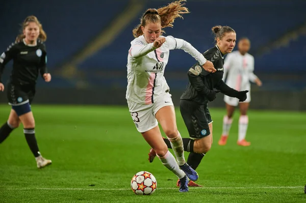 KHARKIV, UKRAINE - 8 Aralık 2021: UEFA Kadınlar Şampiyonlar Ligi Zhilstroi-1 - PSG. 