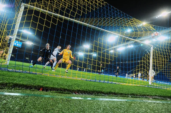 KHARKIV, UKRAINE - 8 Aralık 2021: UEFA Kadınlar Şampiyonlar Ligi Zhilstroi-1 - PSG. 