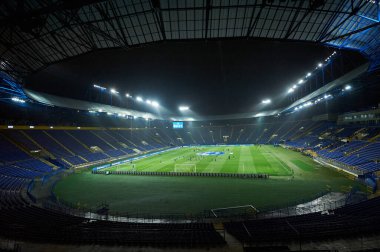KHARKIV, UKRAINE - 8 Aralık 2021 Metalist Stadyum. UEFA Kadınlar Ligi 'nin futbol maçı Zhilstroy-1 PSG' ye karşı.. 