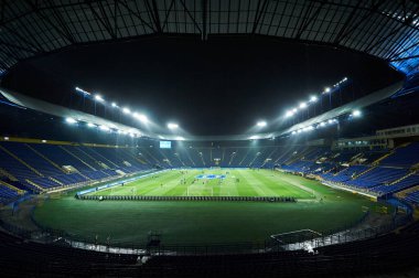 KHARKIV, UKRAINE - 8 Aralık 2021 Metalist Stadyum. UEFA Kadınlar Ligi 'nin futbol maçı Zhilstroy-1 PSG' ye karşı.. 