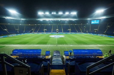 KHARKIV, UKRAINE - 8 Aralık 2021 Metalist Stadyum. UEFA Kadınlar Ligi 'nin futbol maçı Zhilstroy-1 PSG' ye karşı.. 