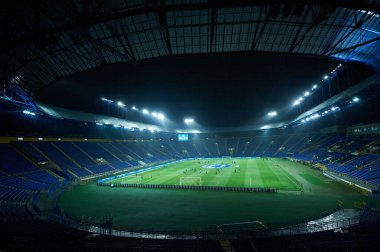 KHARKIV, UKRAINE - 8 Aralık 2021: UEFA Kadınlar Şampiyonlar Ligi Zhilstroi-1 - PSG maçından önce Metalist Stadyum. 