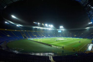 KHARKIV, UKRAINE - 8 Aralık 2021: UEFA Kadınlar Şampiyonlar Ligi Zhilstroi-1 - PSG maçından önce Metalist Stadyum. 