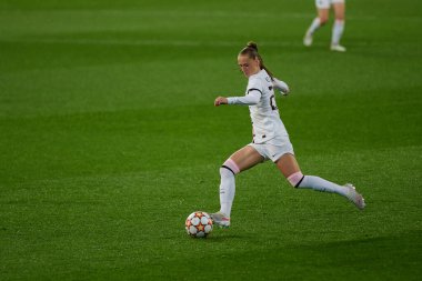 KHARKIV, UKRAINE 8 Aralık 2021 Jade Le Guilly. UEFA Kadınlar Ligi 'nin futbol maçı Zhilstroi-1 PSG' ye karşı.. 